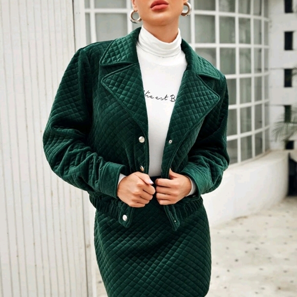 Single Breasted Notched Collar Quilted Velvet Jack - Picture 3 of 4